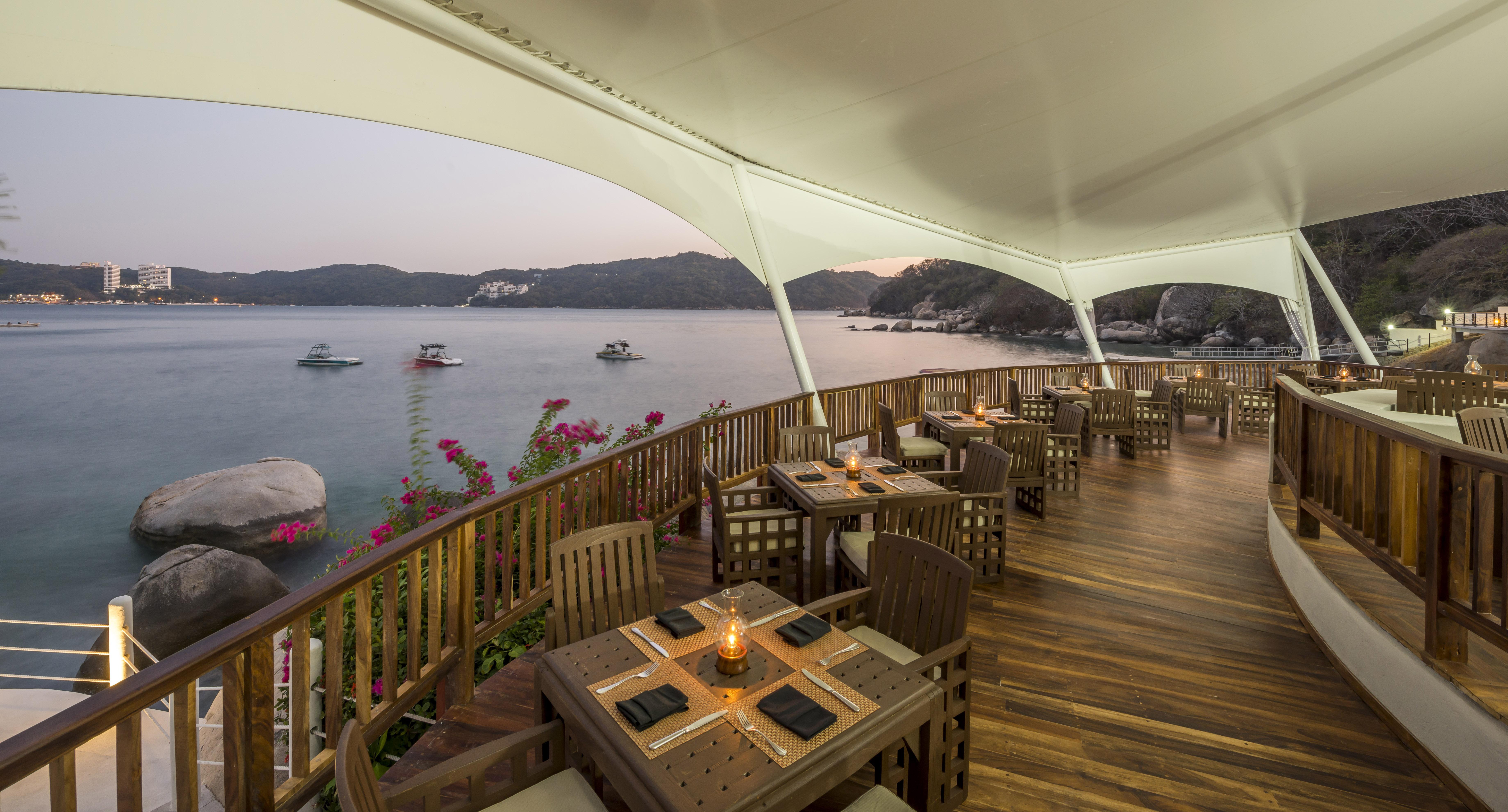 Camino Real Acapulco Diamante Hotel Exterior foto The restaurant at the Mandarin Oriental, Sanya