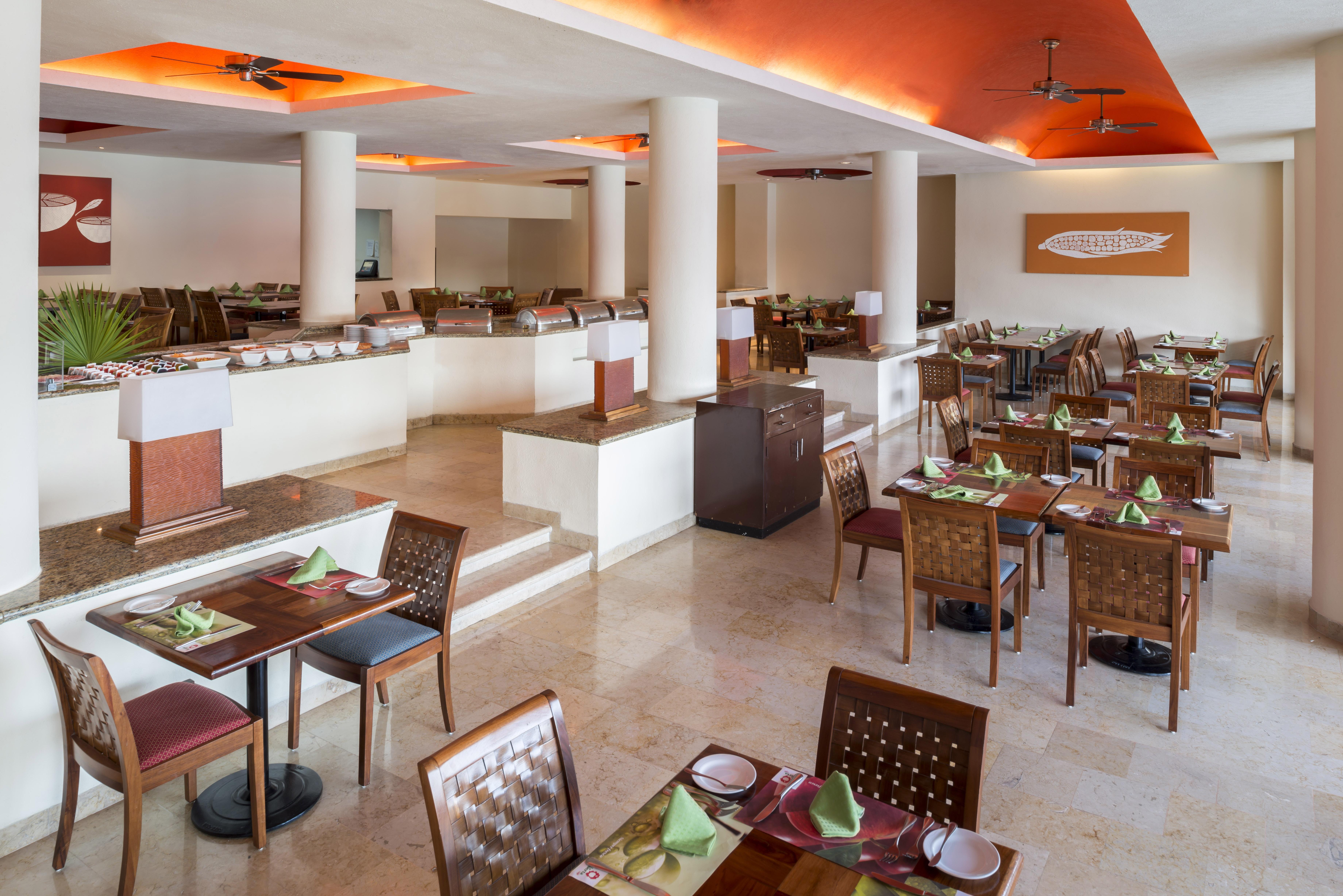 Camino Real Acapulco Diamante Hotel Exterior foto A buffet at a resort