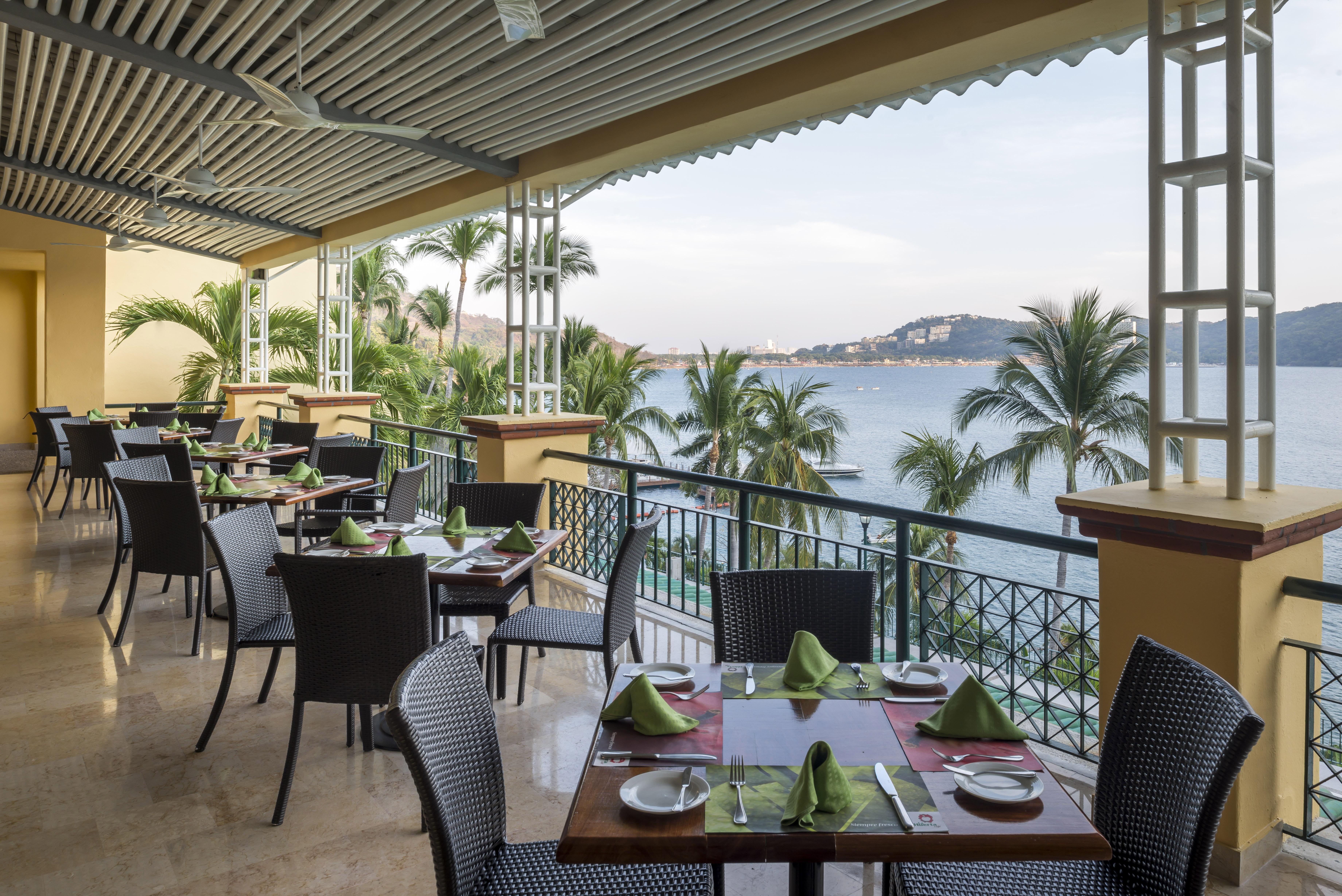 Camino Real Acapulco Diamante Hotel Exterior foto The Deck