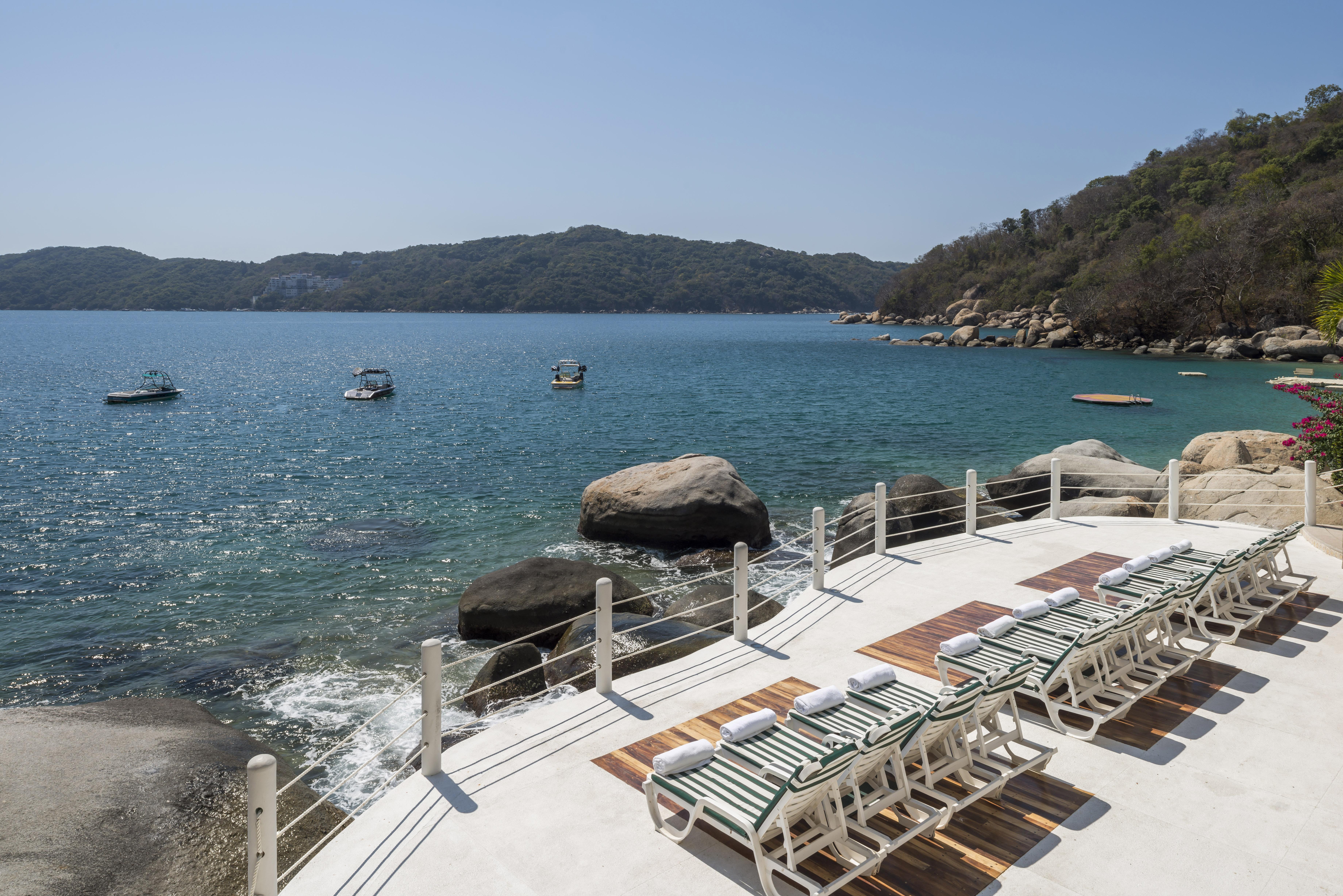 Camino Real Acapulco Diamante Hotel Exterior foto View of the bay
