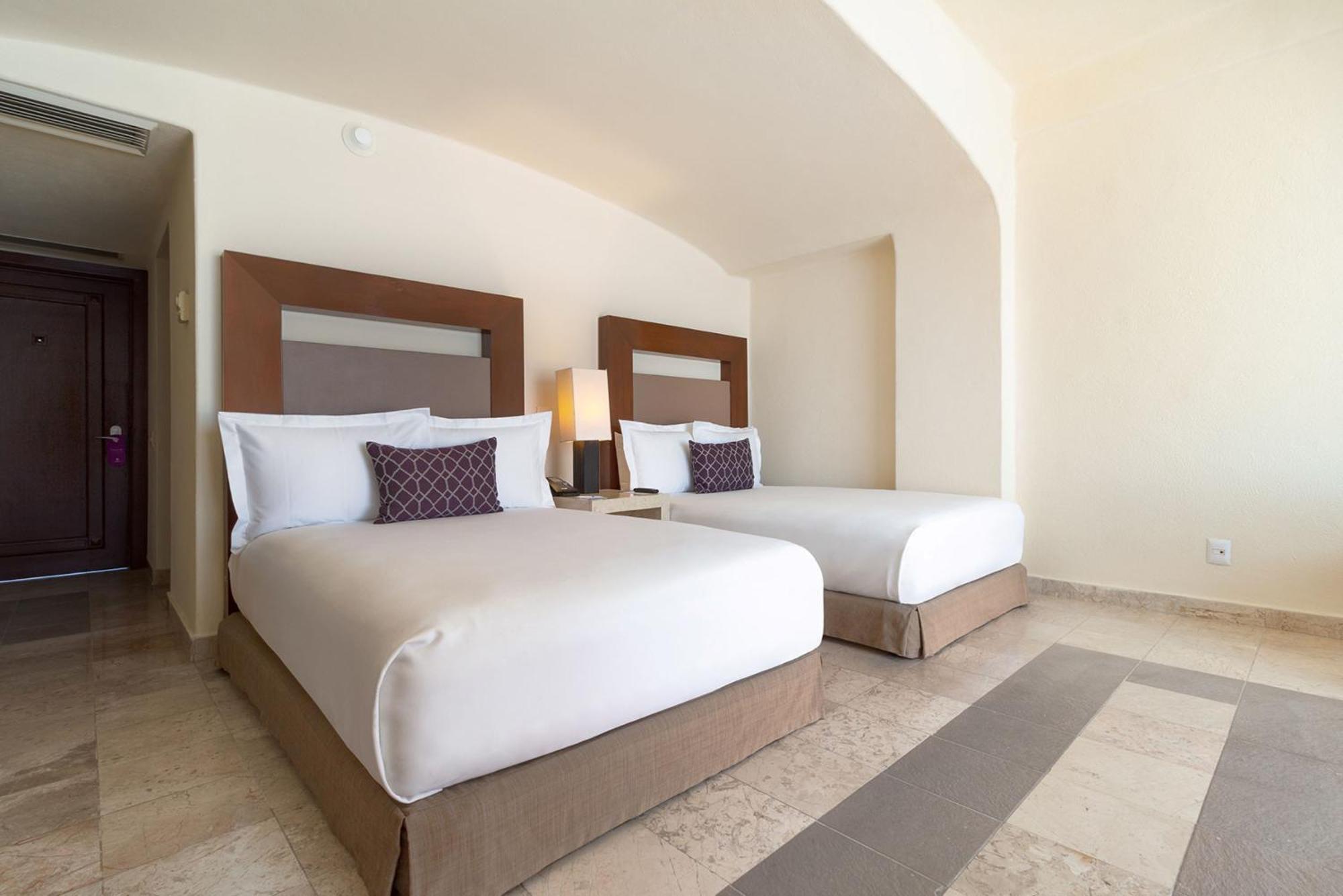 Camino Real Acapulco Diamante Hotel Exterior foto A guest room at the hotel