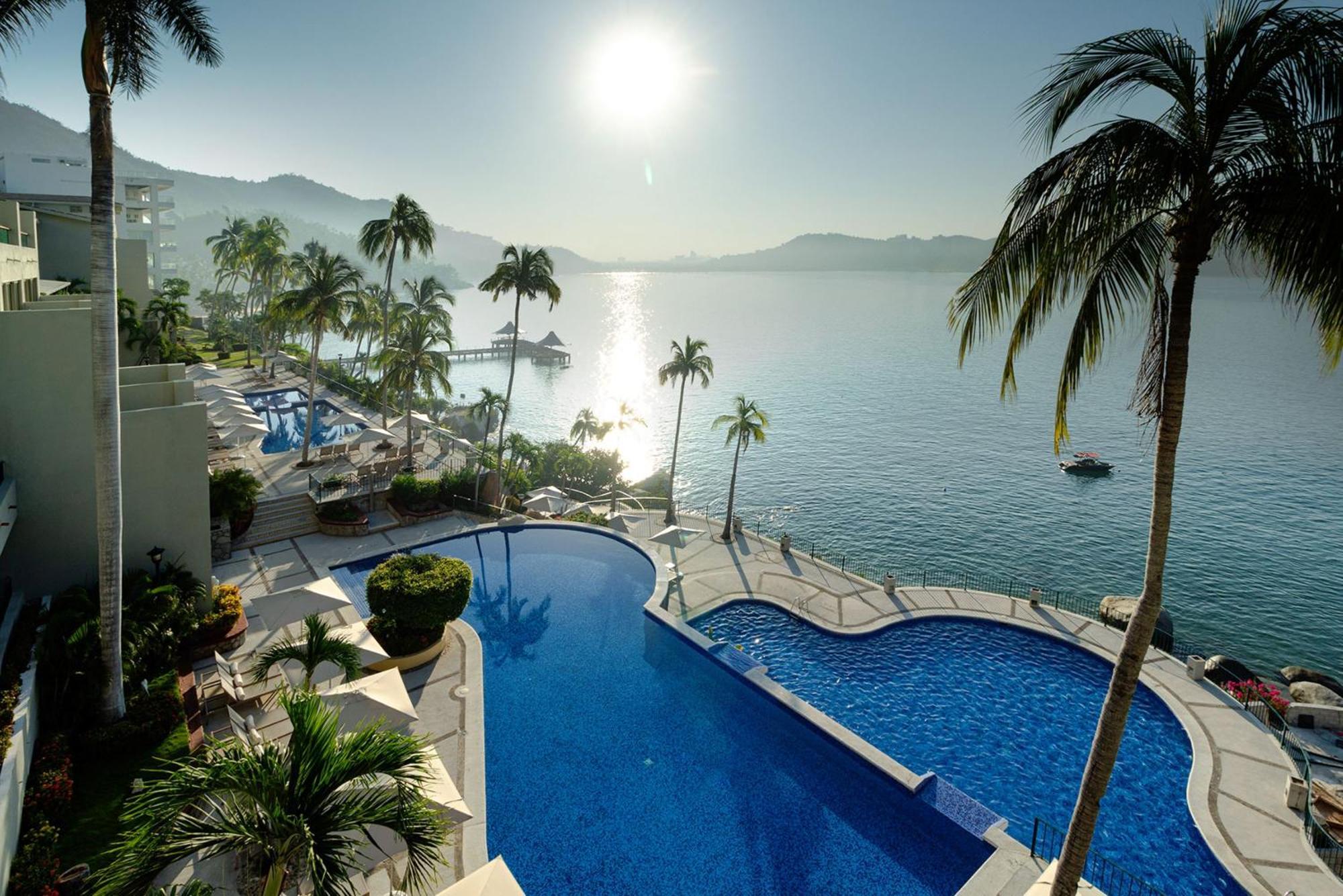 Camino Real Acapulco Diamante Hotel Exterior foto The swimming pool at the InterContinental Nha Trang