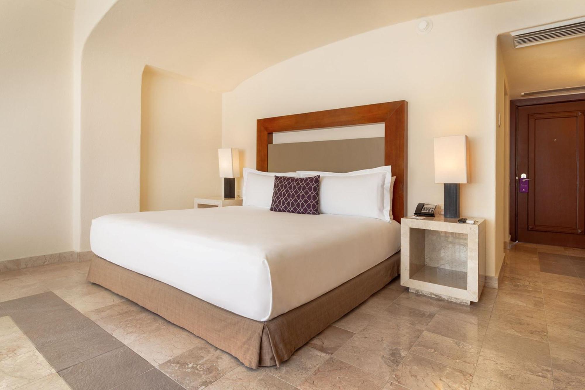 Camino Real Acapulco Diamante Hotel Exterior foto A bedroom at the Four Seasons Hotel